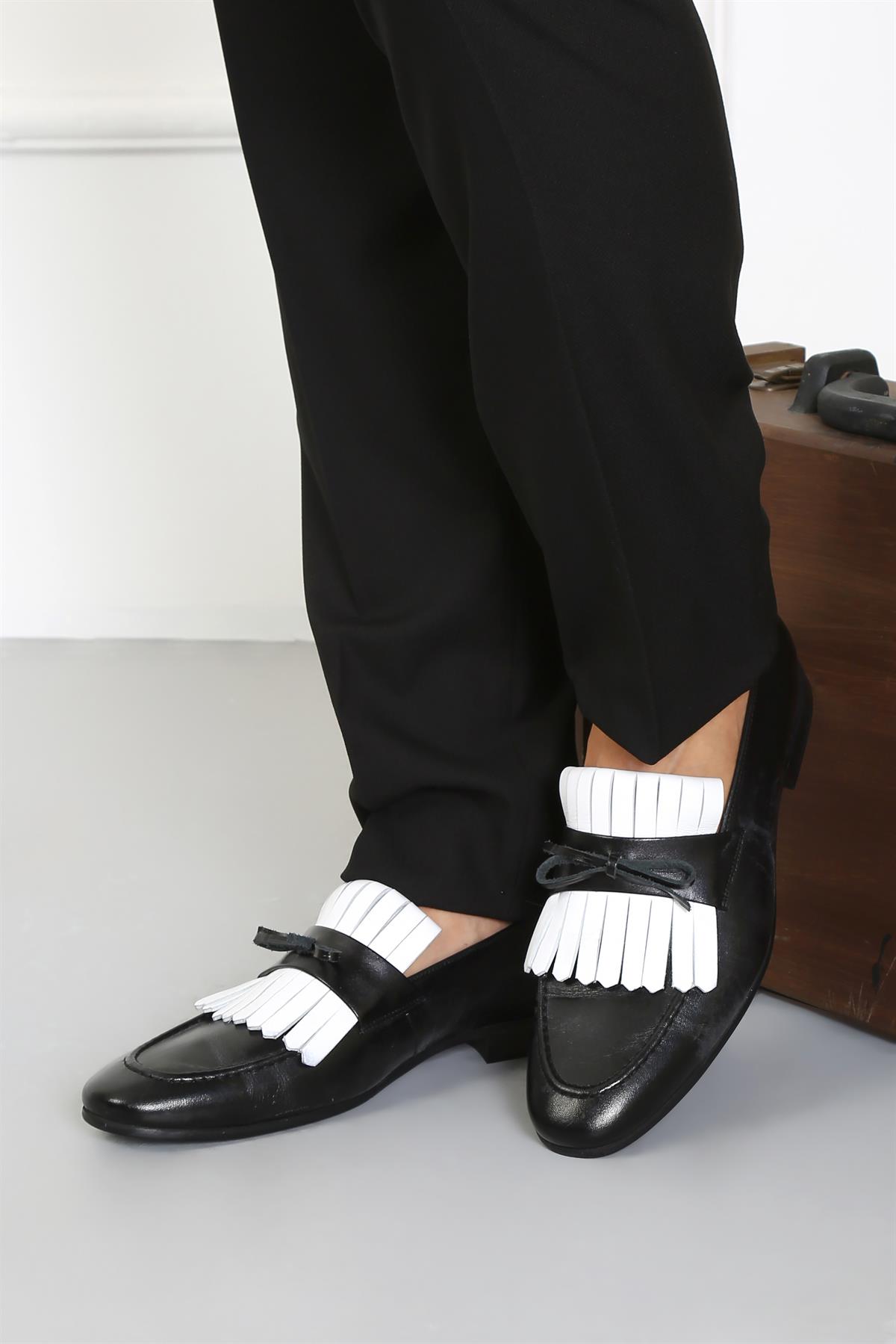 Danilo Siyah / Beyaz Deri Püskül Detaylı Neolit Taban Erkek Klasik