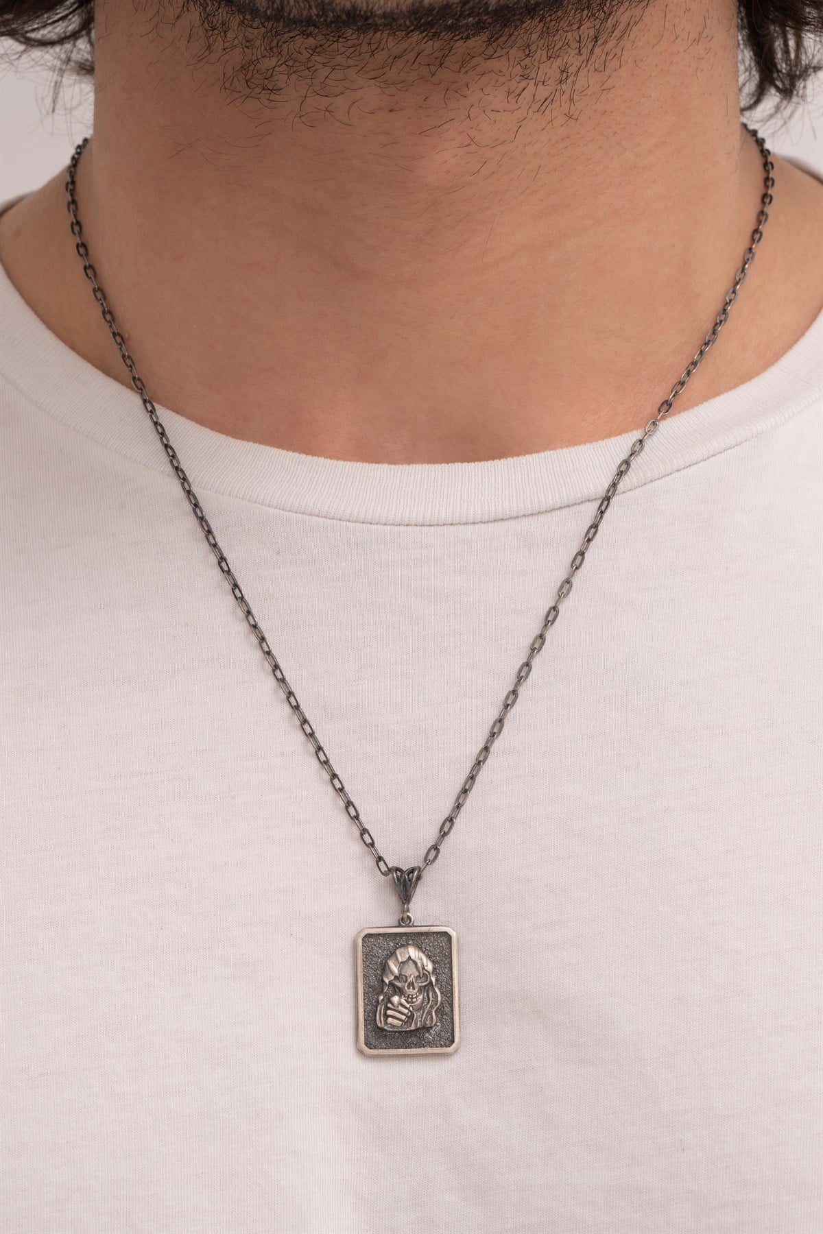 Gümüş Kuru Kafa Figürlü Erkek Kolye
