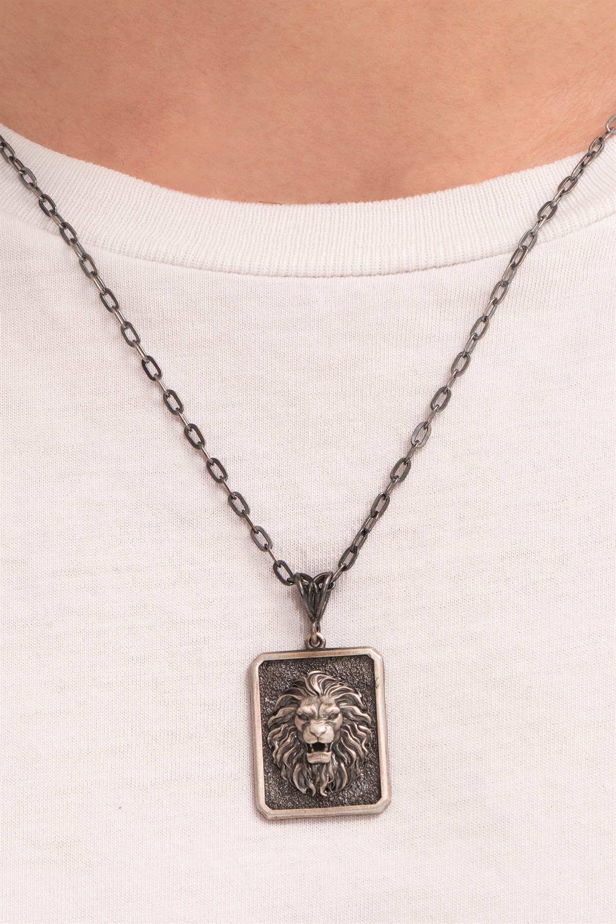 Gümüş Aslan Figürlü Erkek Kolye