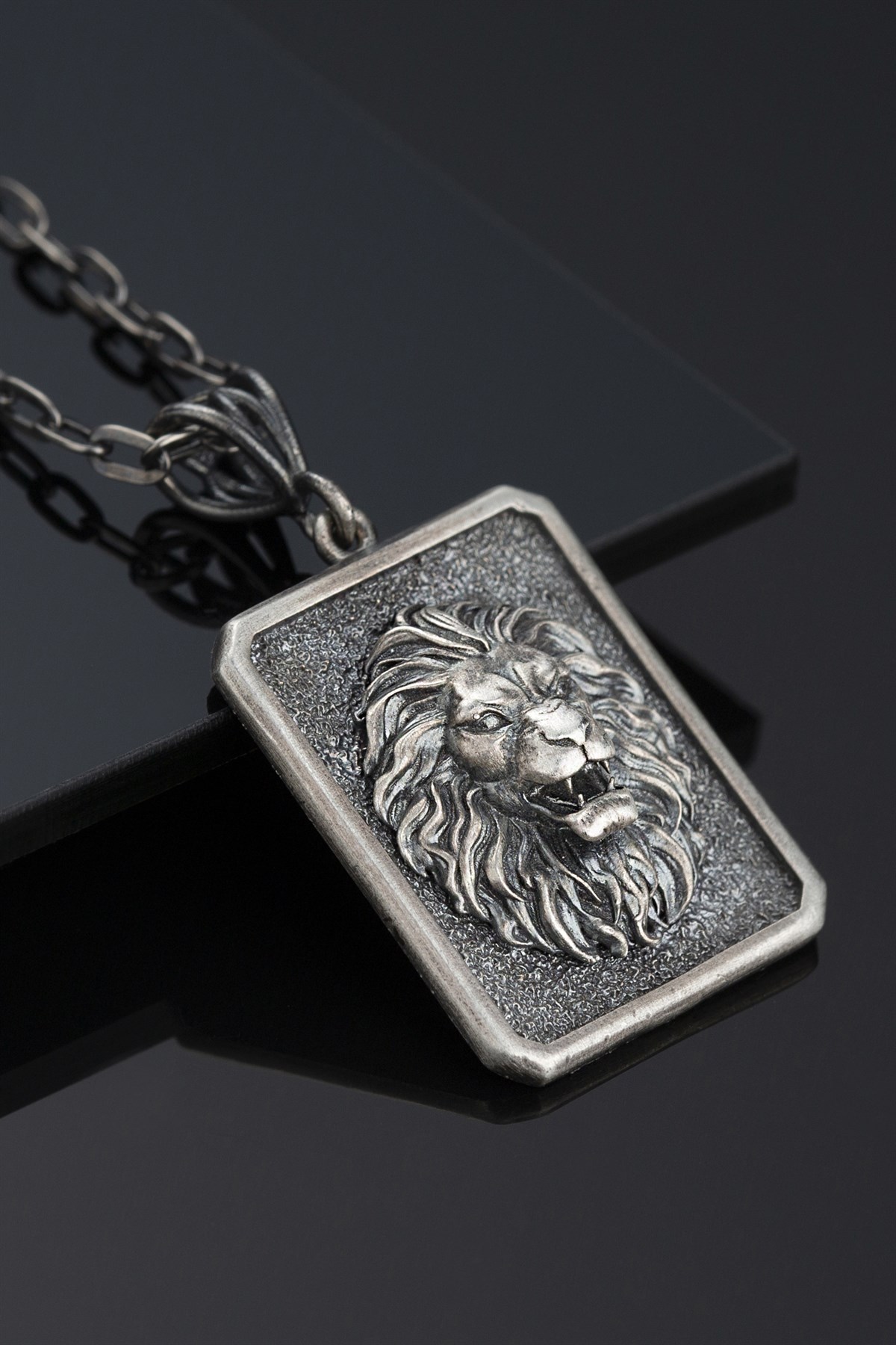 Gümüş Aslan Figürlü Erkek Kolye