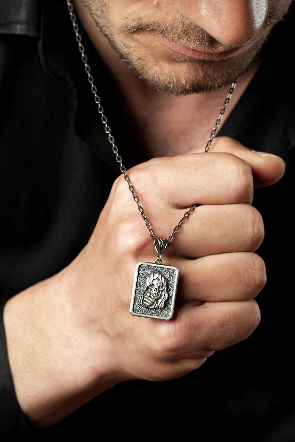 Gümüş Kuru Kafa Figürlü Erkek Kolye