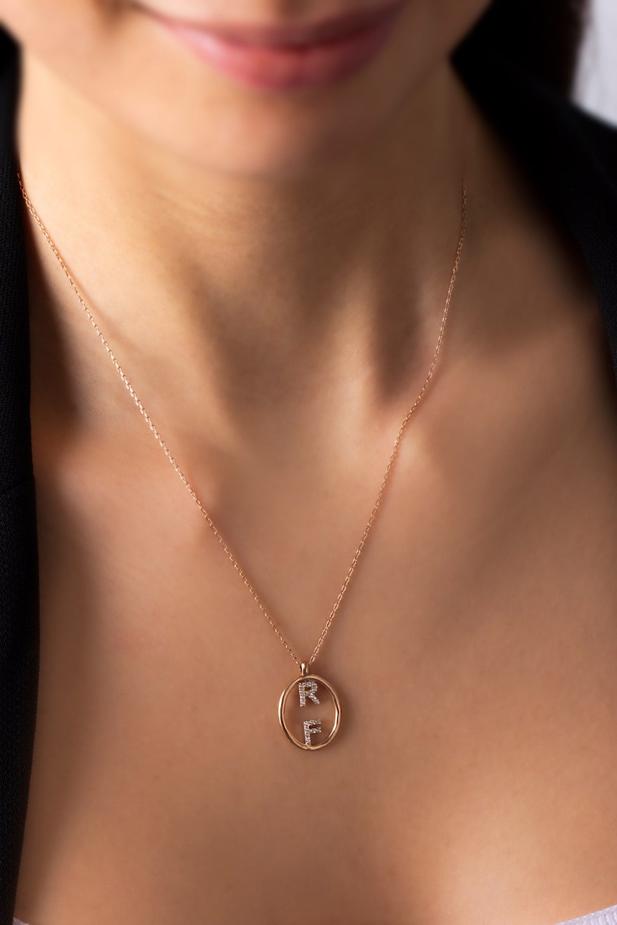 Gümüş Oval Form Harf Kolye