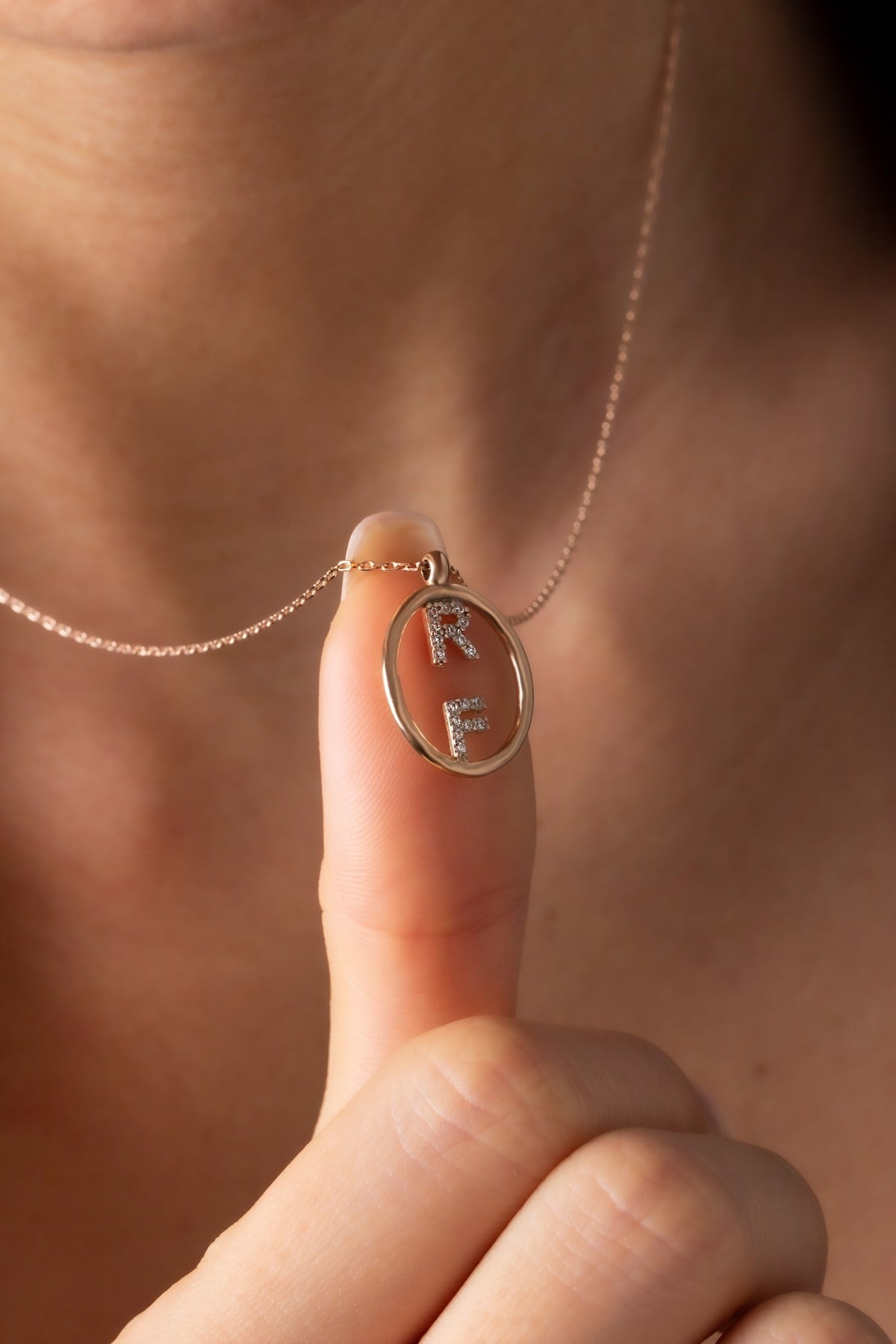 Gümüş Oval Form Harf Kolye