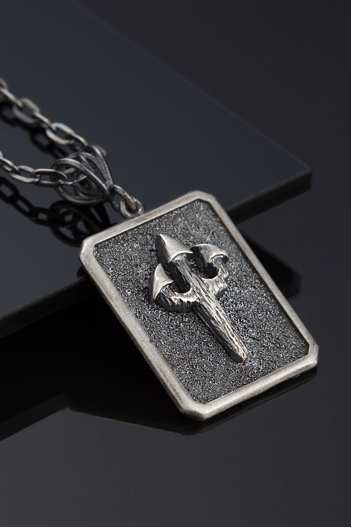 Gümüş Poseidon Mızrağı Figürlü Erkek Kolye