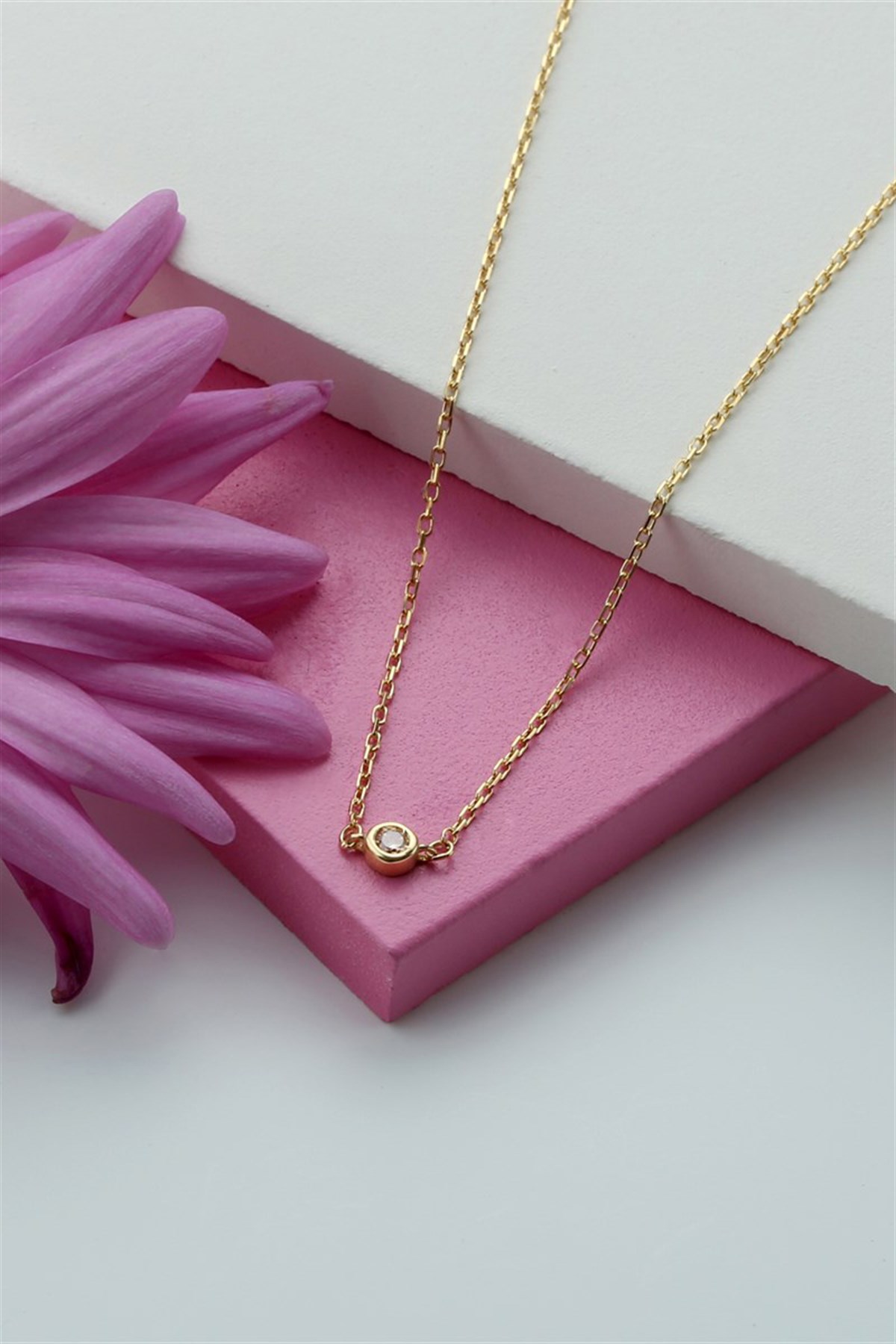 Gümüş Renkli Taşlı Kolye