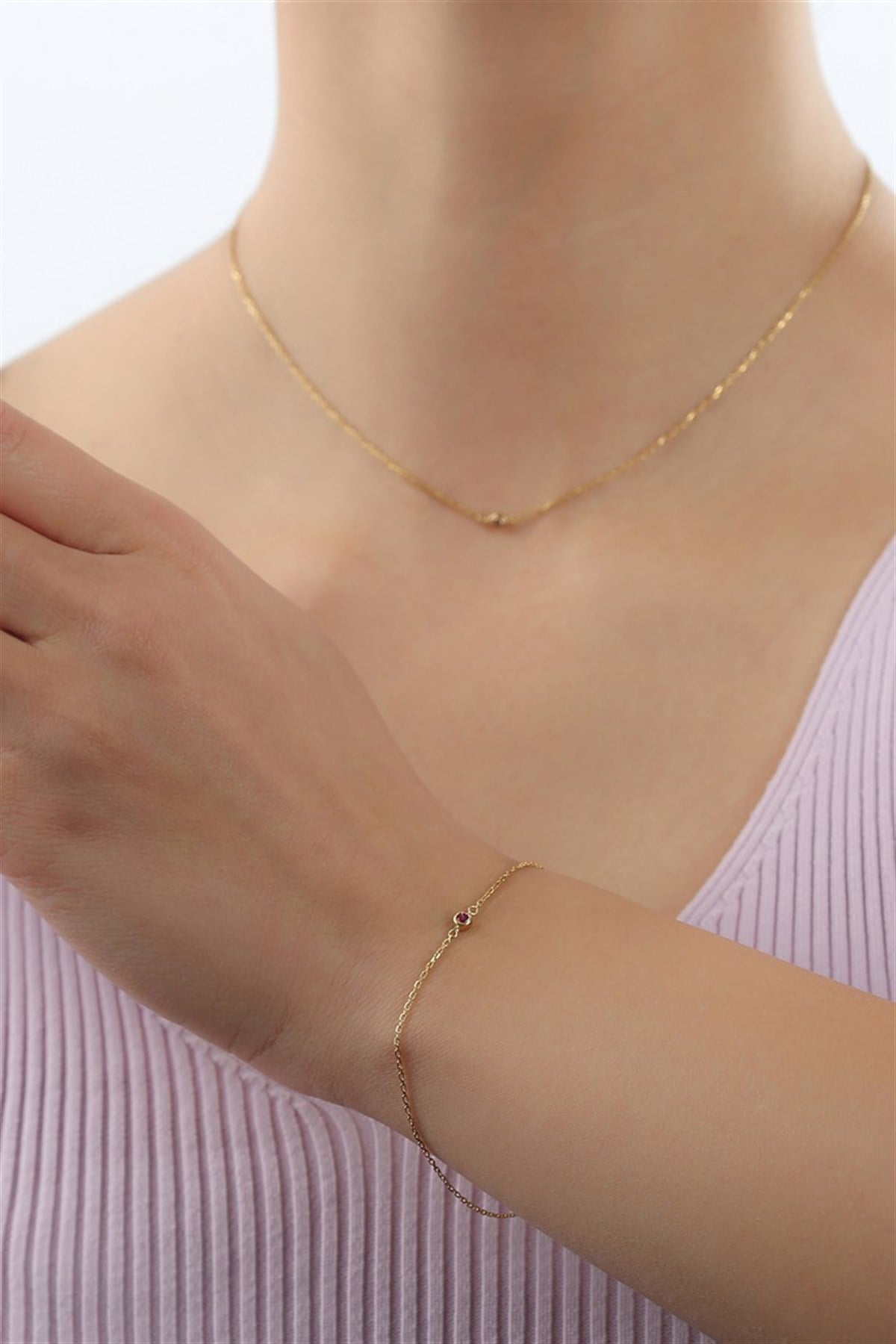 Gümüş Renkli Taşlı Kolye