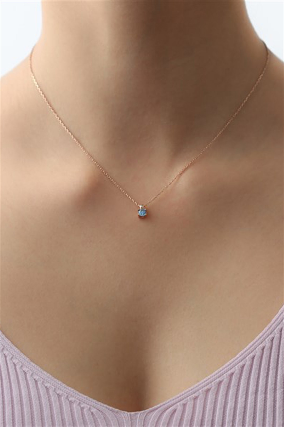 Gümüş Renkli Taşlı Kolye