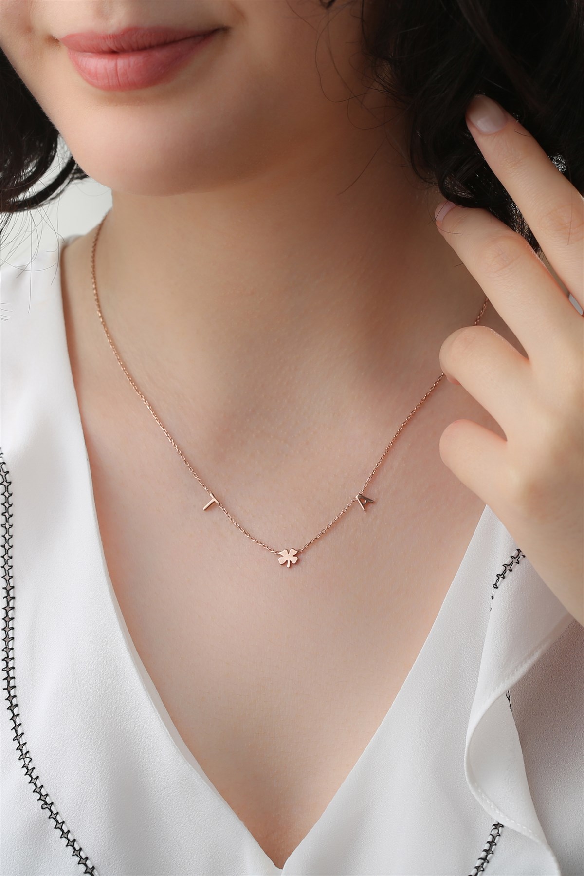 Gümüş Yoncalı Harf Kolye