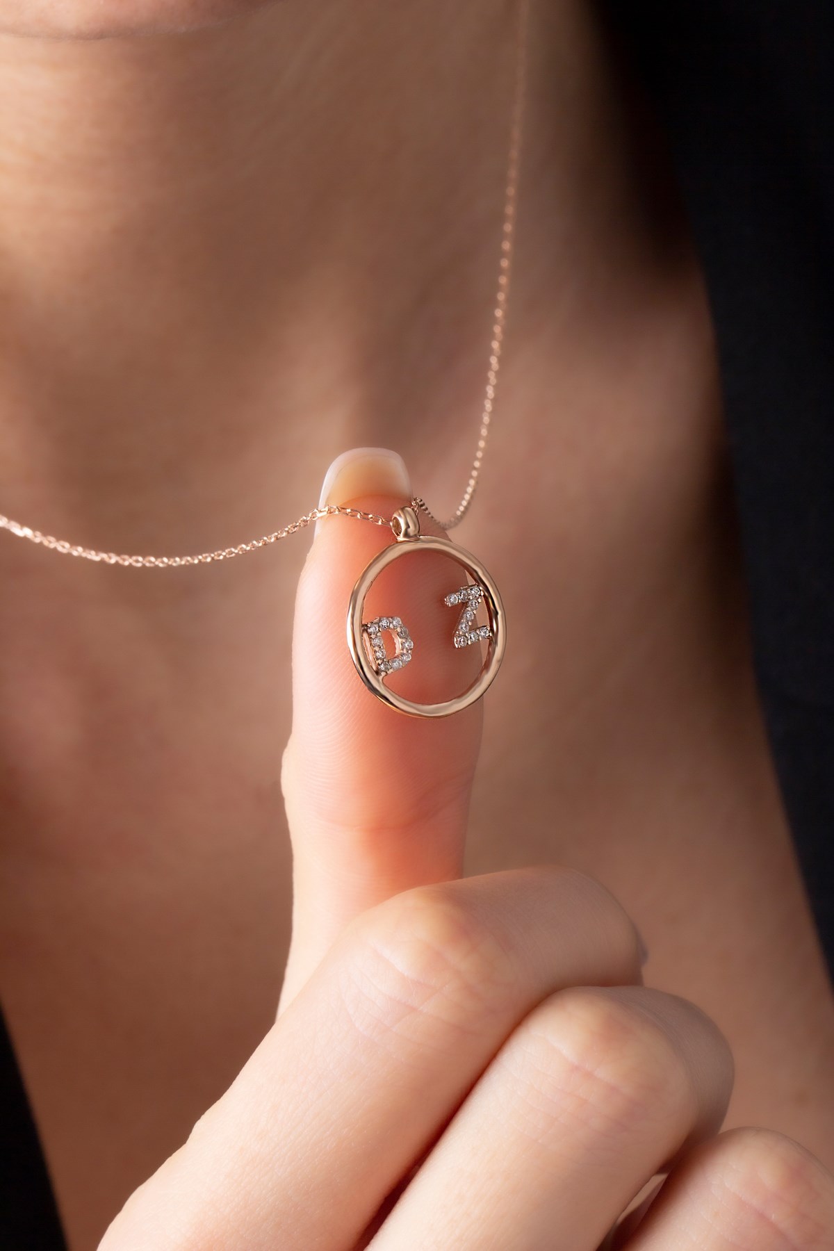 Gümüş Yuvarlak Form Harf Kolye