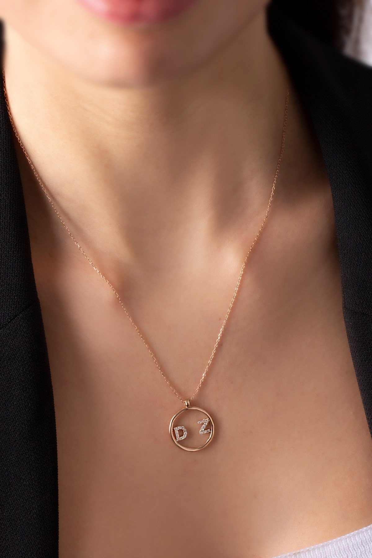 Gümüş Yuvarlak Form Harf Kolye