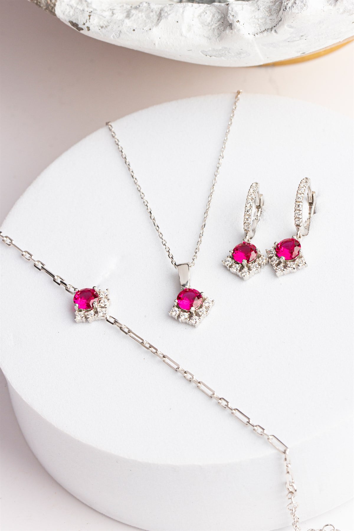 Gümüş Yuvarlak Yakut Taşlı Kolye Küpe Bileklik Set