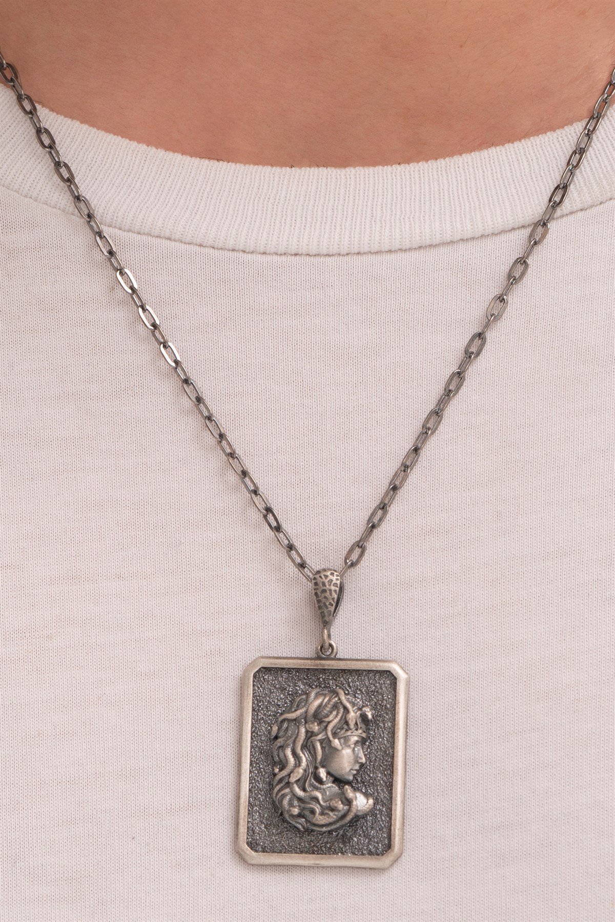 Gümüş Figürlü Erkek Kolye