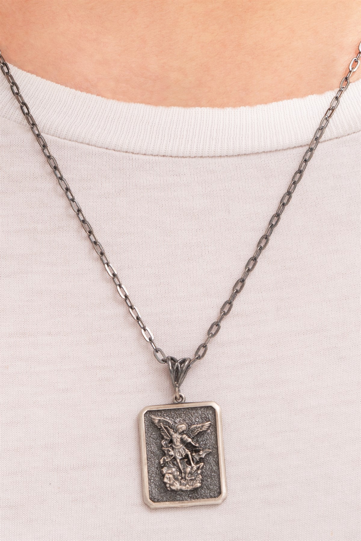 Gümüş Adalet Tanrıçası Themis Figürlü Kolye