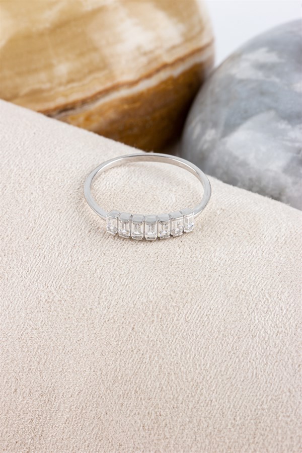 Altın Baget Taşlı Yüzük