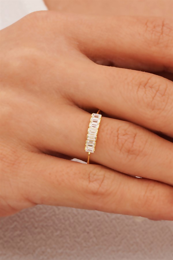 Altın Baget Taşlı Yüzük