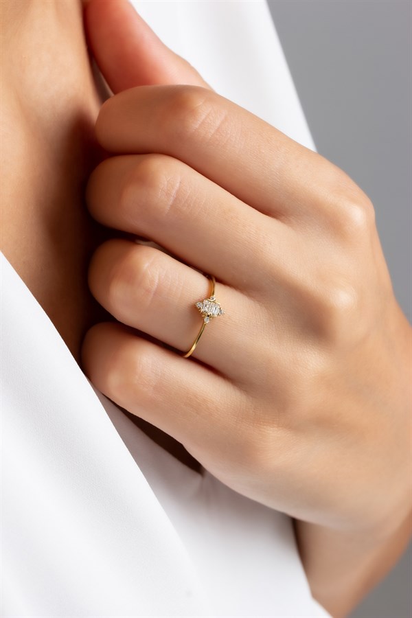 Altın Baget Taşlı Yüzük