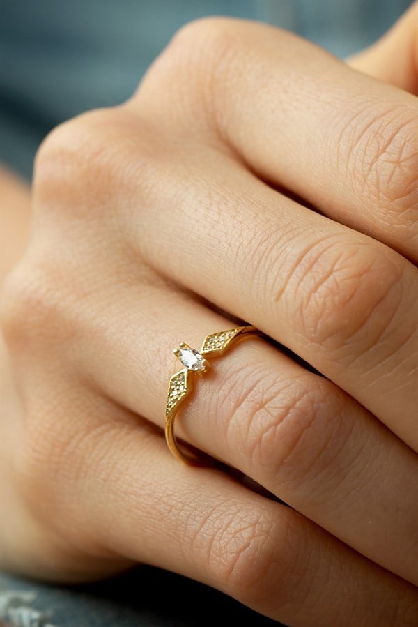 Altın Mekik Taşlı Yüzük