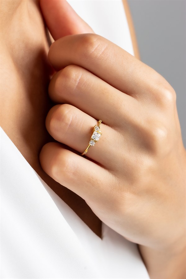 Altın Prenses Taşlı Tektaş Yüzük