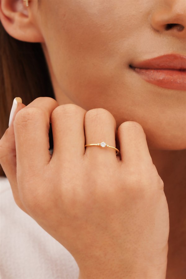 Altın Taşlı Minimal Yüzük