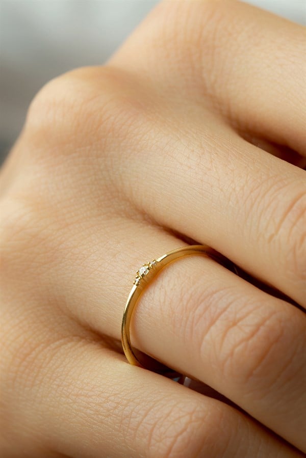 Altın Taşlı Minimal Yüzük