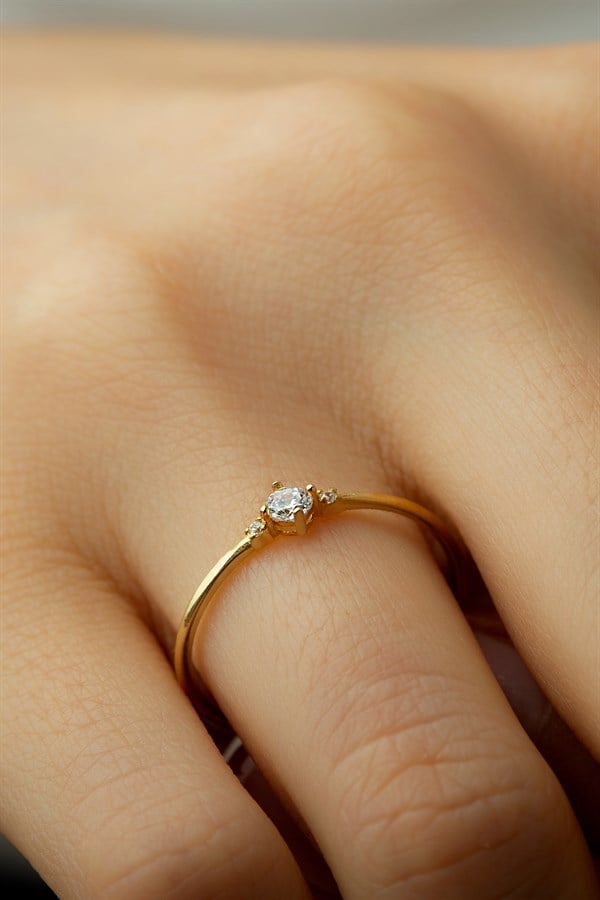 Altın Taşlı Minimal Yüzük