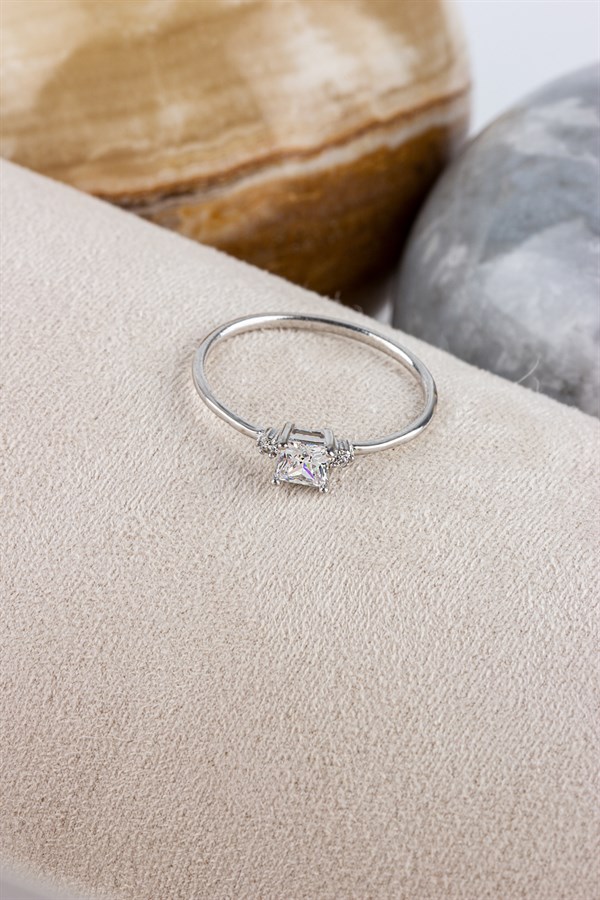 Altın Tektaş Yüzük