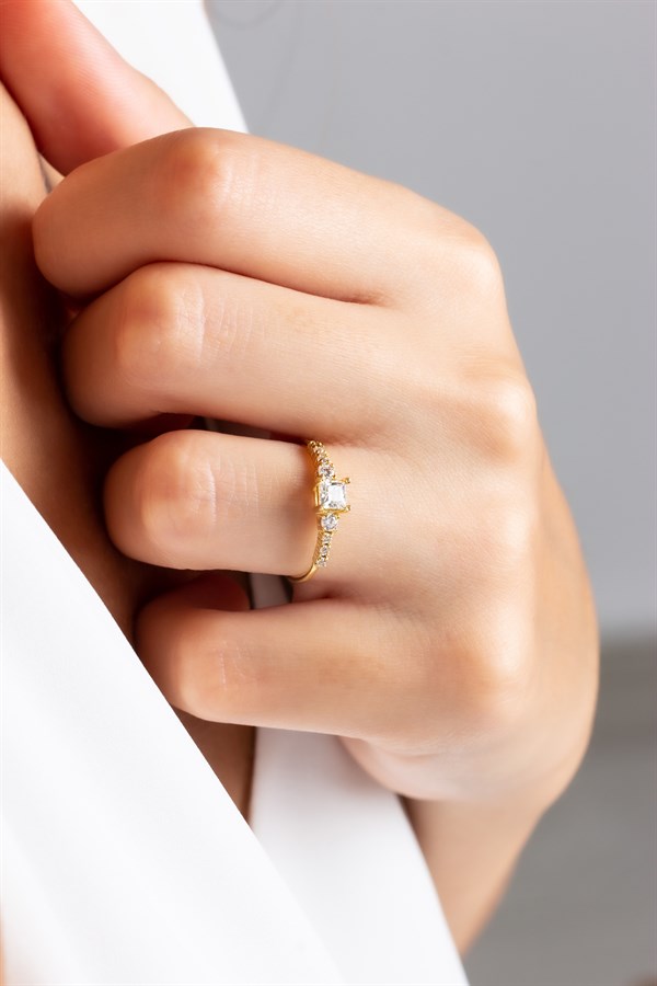 Altın Tektaş Yüzük