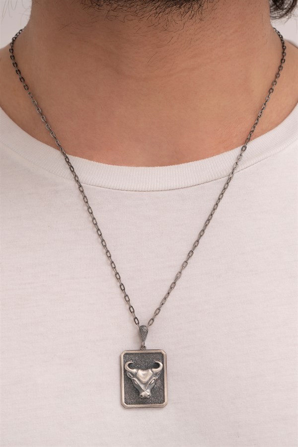 Gümüş Boğa Kolye