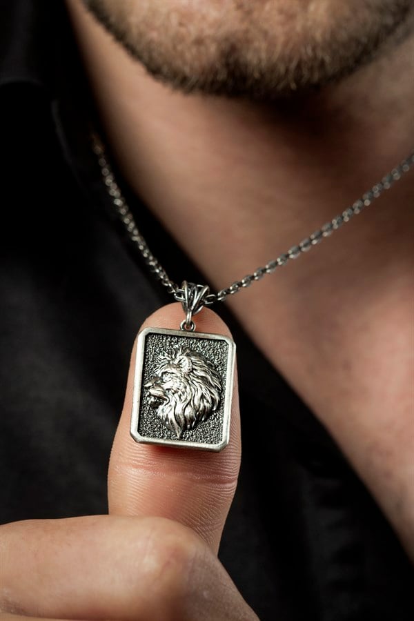 Gümüş Aslan Figürlü Erkek Kolye