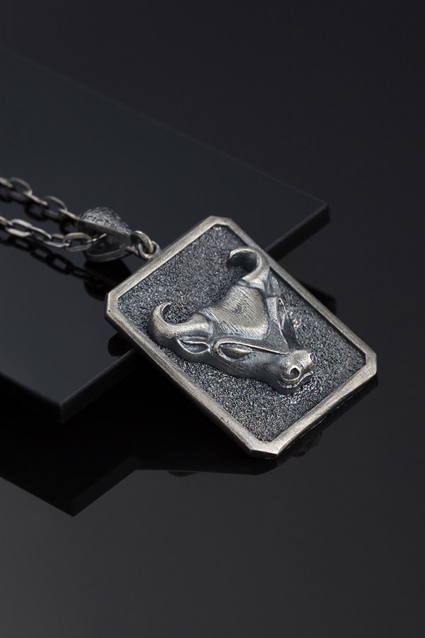 Gümüş Boğa Kolye