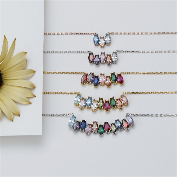 Gümüş Renkli Taşlı Kolye