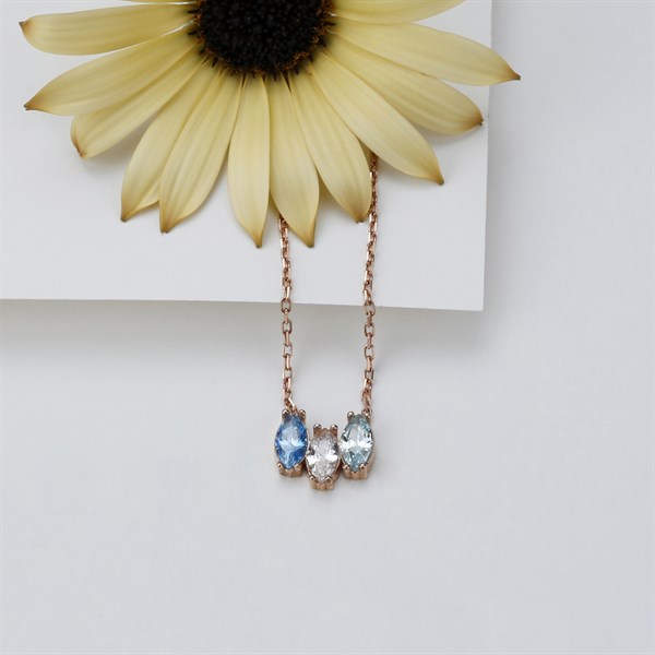 Gümüş Renkli Taşlı Kolye