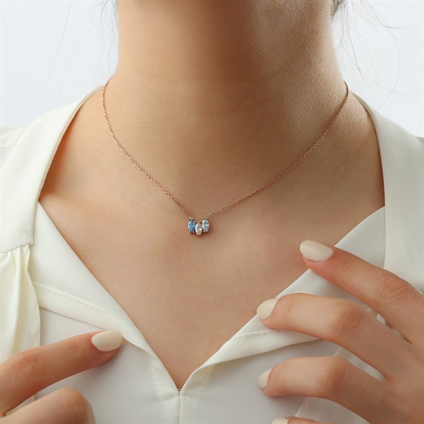 Gümüş Renkli Taşlı Kolye