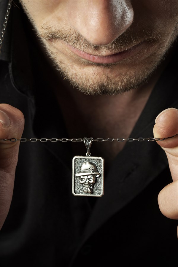Gümüş Kuru Kafa Figürlü Erkek Kolye