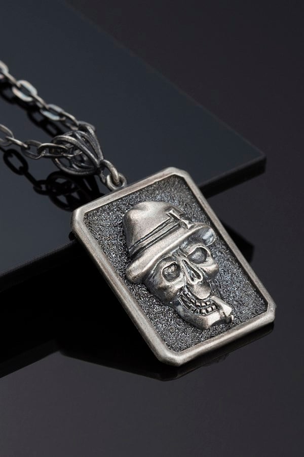 Gümüş Kuru Kafa Figürlü Erkek Kolye