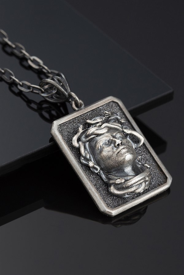 Gümüş  Figürlü Erkek Kolye