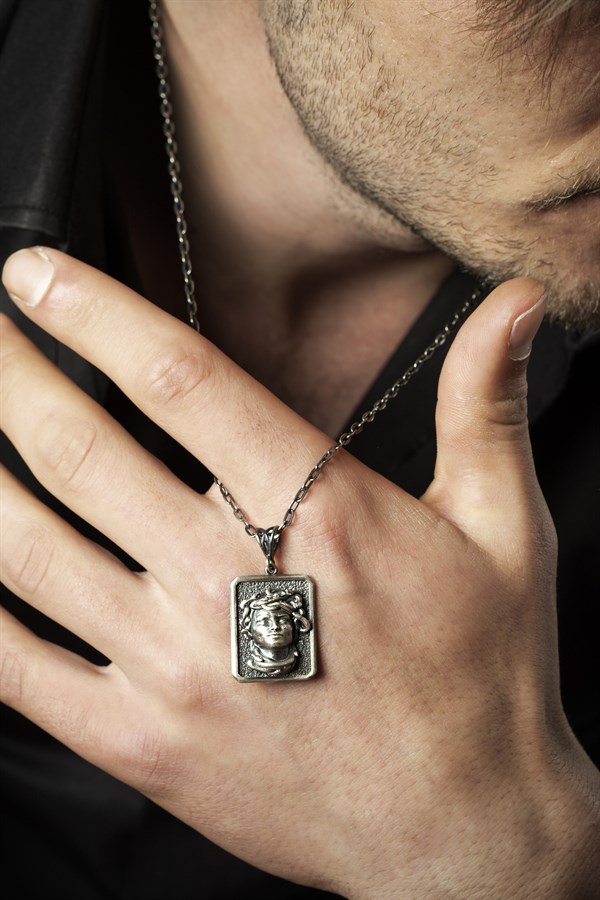 Gümüş  Figürlü Erkek Kolye