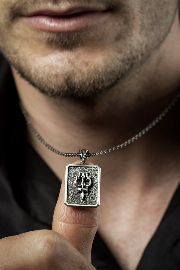 Gümüş Poseidon Mızrağı Figürlü Erkek Kolye