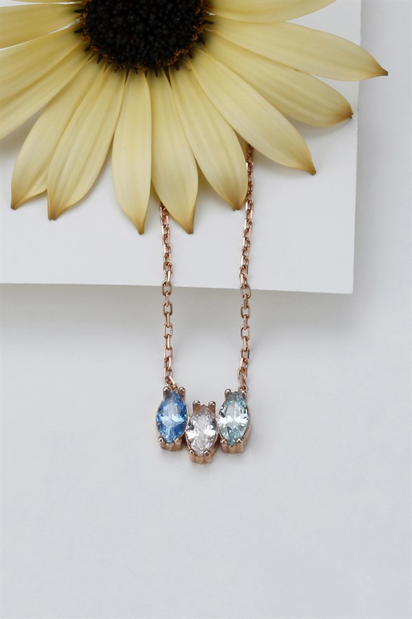 Gümüş Renkli Mekik Taşlı Kolye