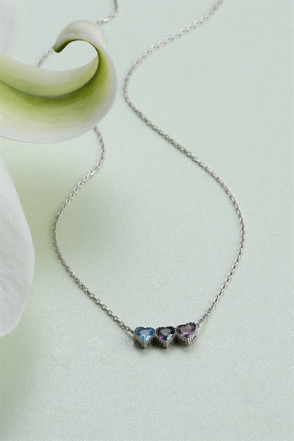 Gümüş Renkli Taşlı Kalpli Kolye