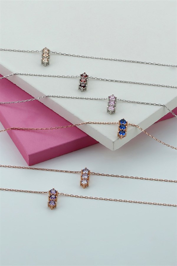 Gümüş Renkli Taşlı Kolye