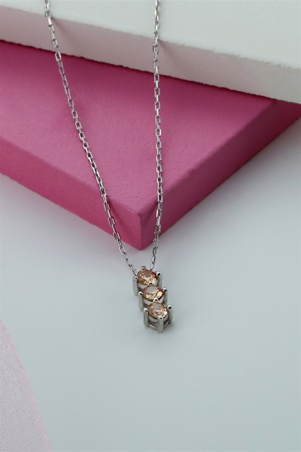 Gümüş Renkli Taşlı Kolye