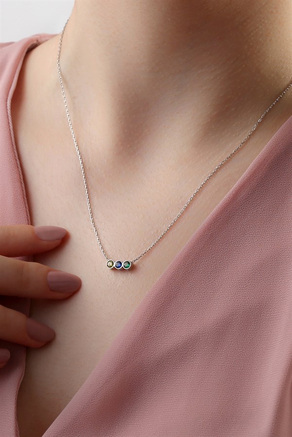 Gümüş Renkli Üç Taş Kolye