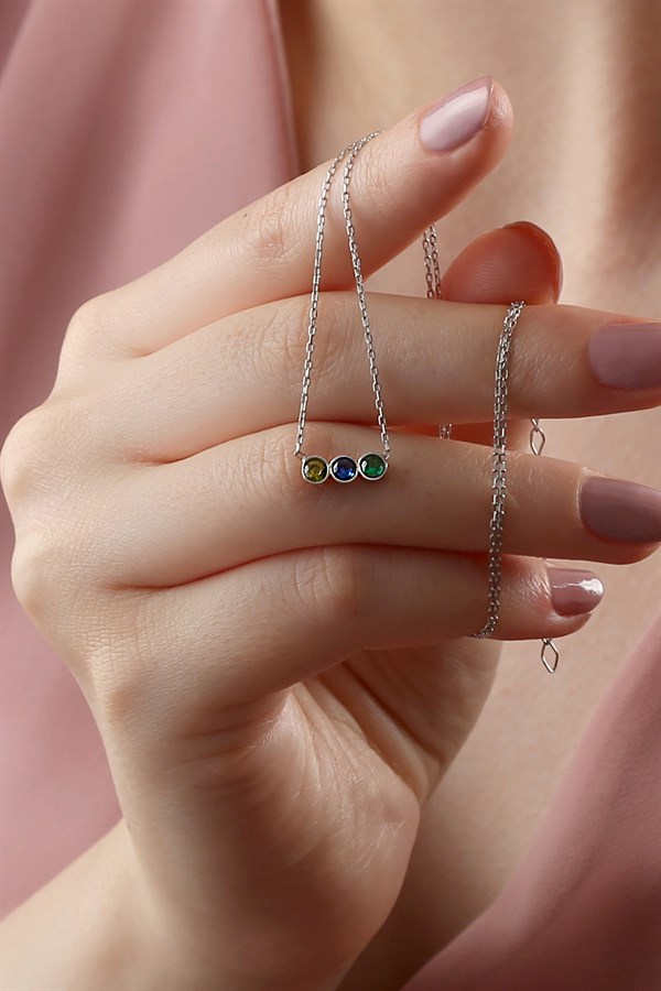 Gümüş Renkli Üç Taş Kolye