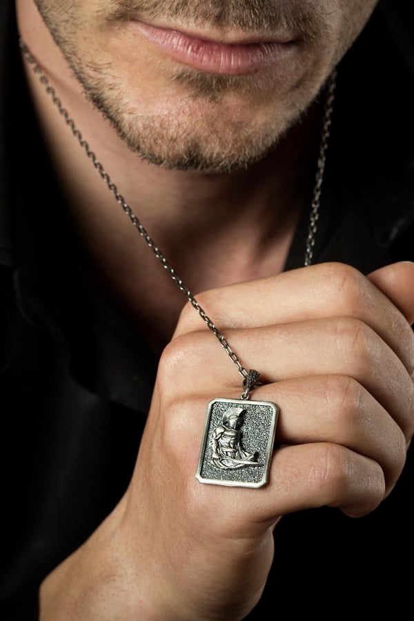 Gümüş Spartalı Savaşcı Erkek Kolye