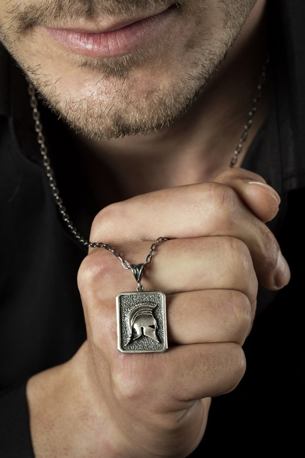 Gümüş Spartan Kaskı Figürlü Erkek Kolye