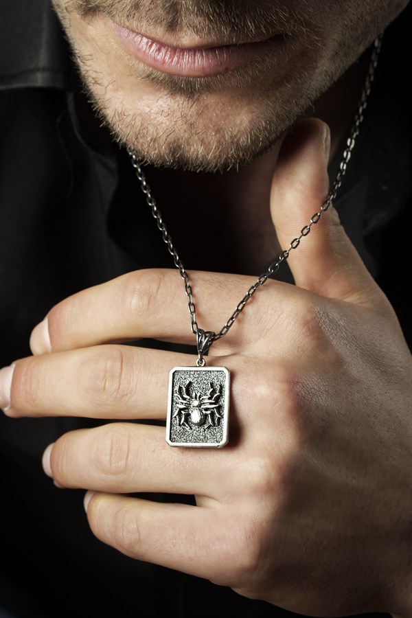 Gümüş Tarantula Figürlü Erkek Kolye