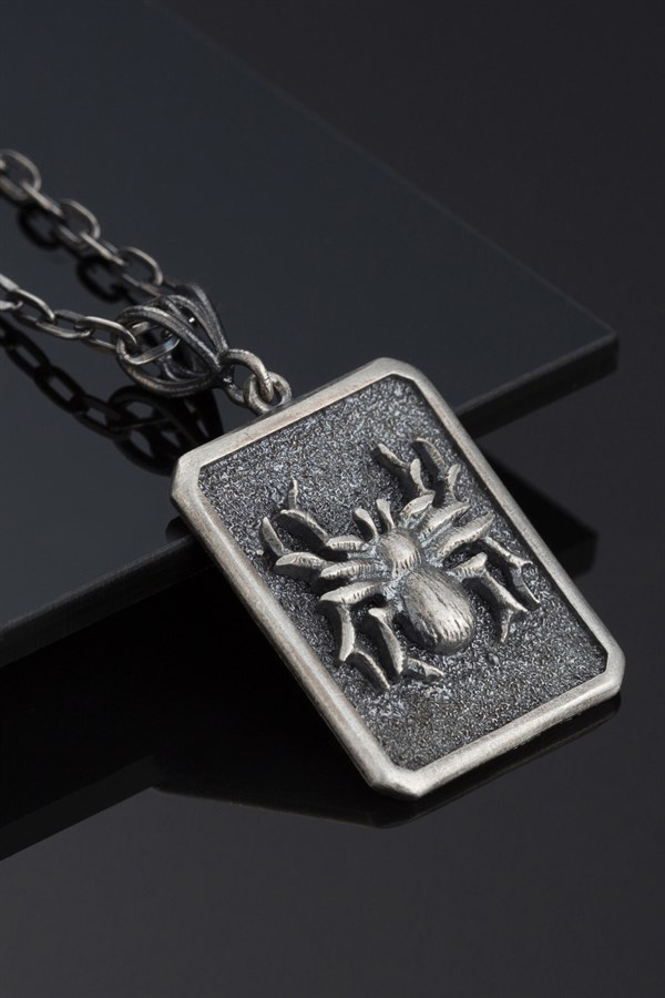 Gümüş Tarantula Figürlü Erkek Kolye