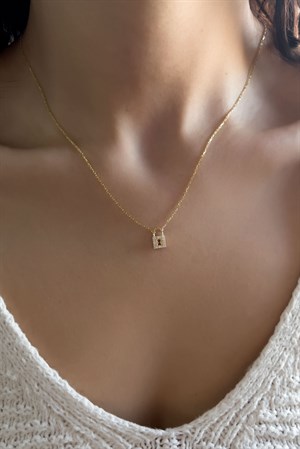 Gümüş Taşlı Minimal Kilit Kolye