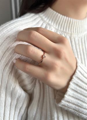 Gümüş Üçgen Taşlı Tasarım Yüzük